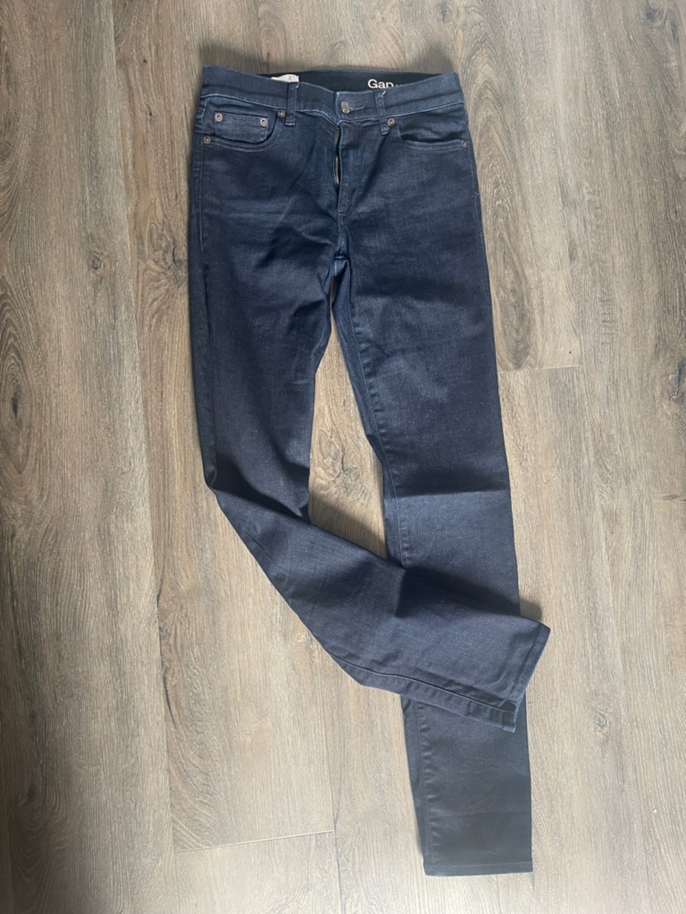 GAP Women's Navy slim straight  Jeans